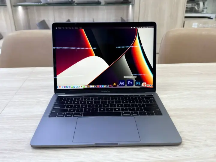 MacBook Pro 2019 Tuchbar